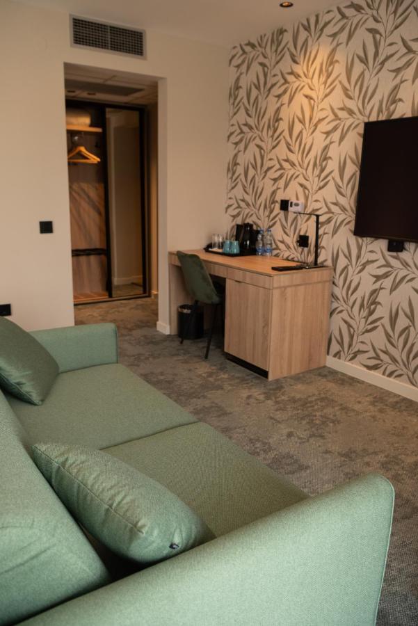 Hotel Gracian Sremska Mitrovica Buitenkant foto
