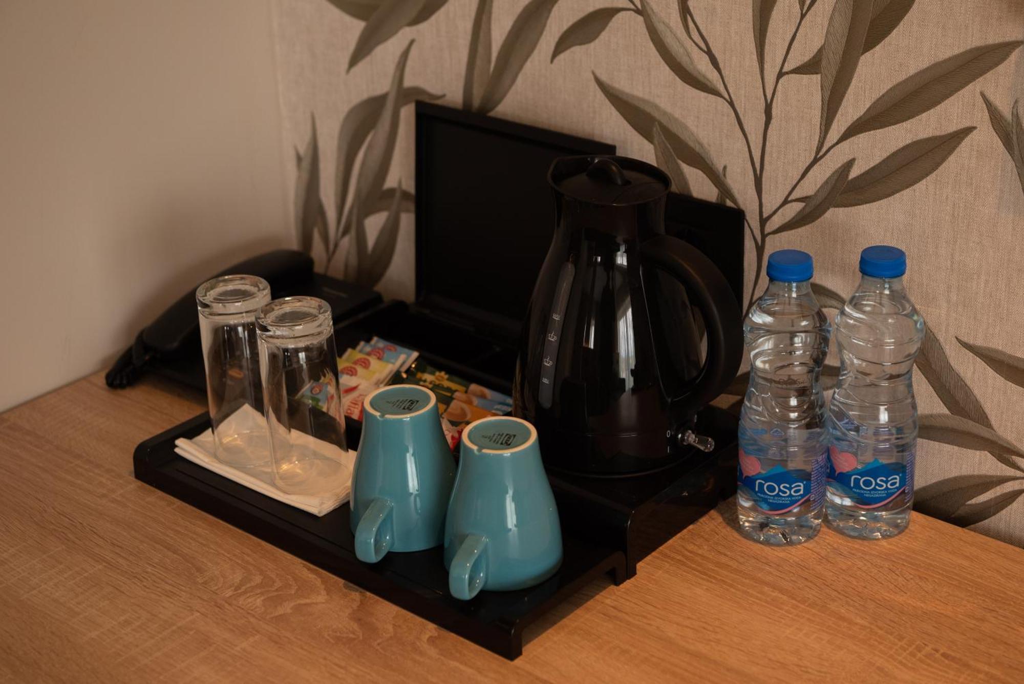 Hotel Gracian Sremska Mitrovica Buitenkant foto